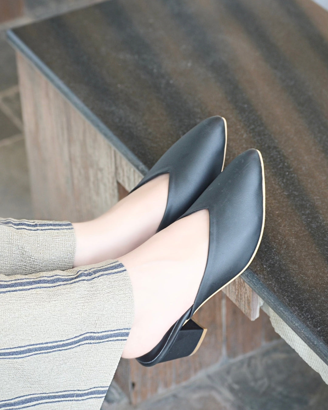 Pointy Toe Block Heels - Black