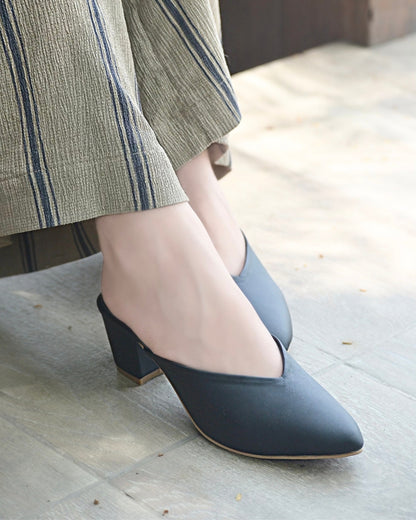 Pointy Toe Block Heels - Black