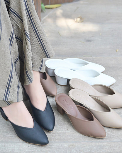 Pointy Toe Block Heels - Black