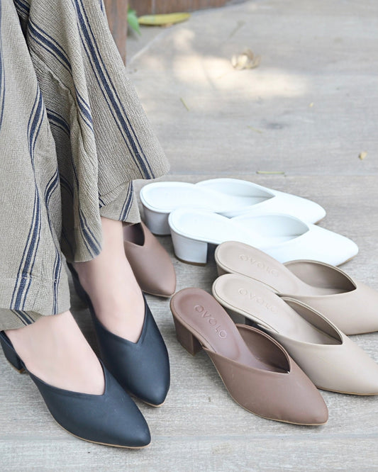 Pointy Toe Block Heels - Black