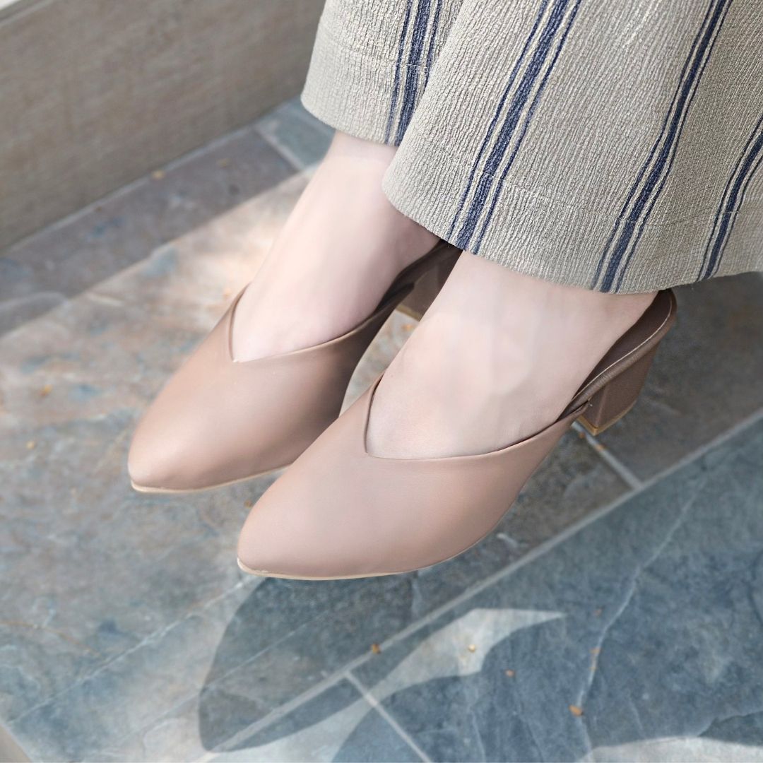 Pointy Toe Block Heels - Brown