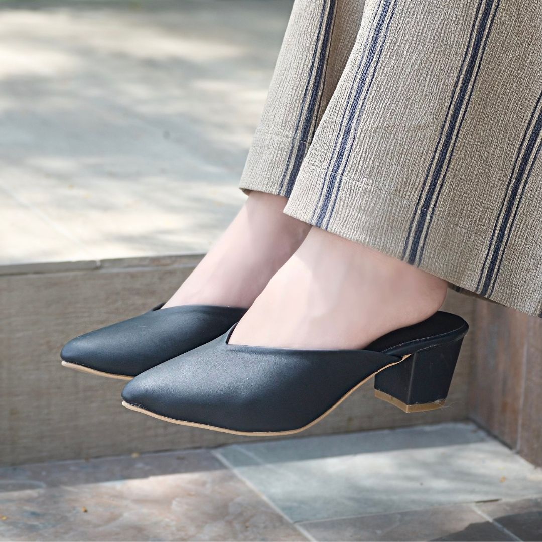 Pointy Toe Block Heels - Black