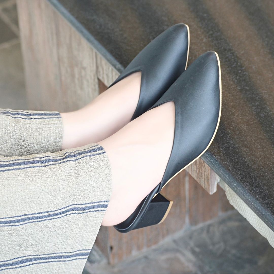 Pointy Toe Block Heels - Black