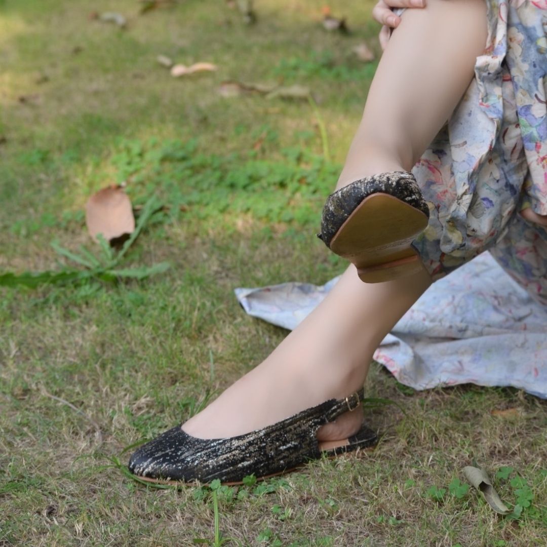 Aura Pump Sandals - Black