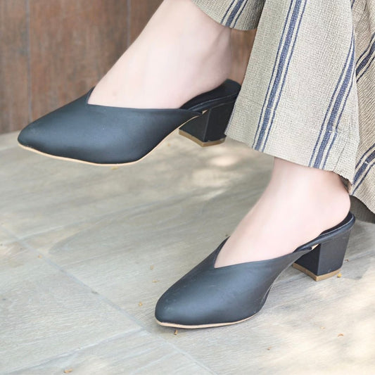 Pointy Toe Block Heels - Black