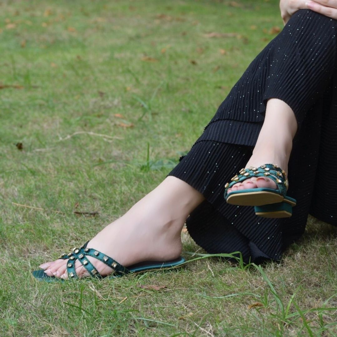 Tiara Slides - Green