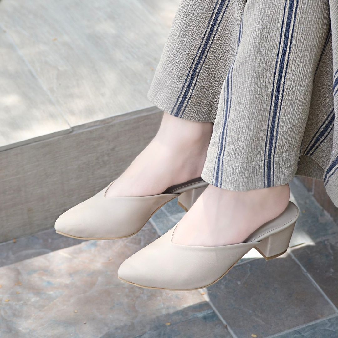 Pointy Toe Block Heels - Beige