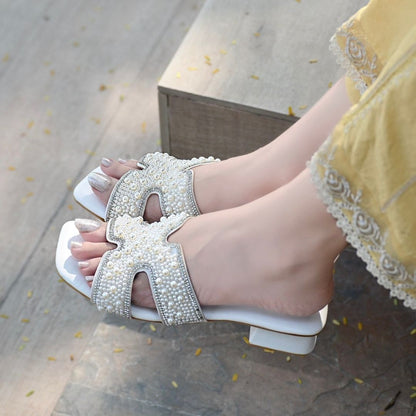 Lucia Slides - White