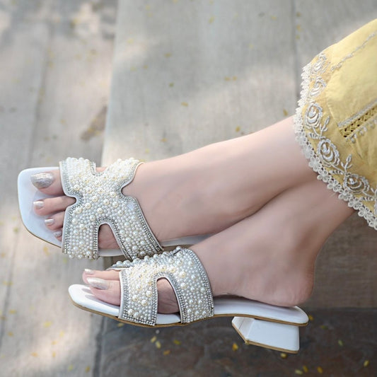 Lucia Slides - White