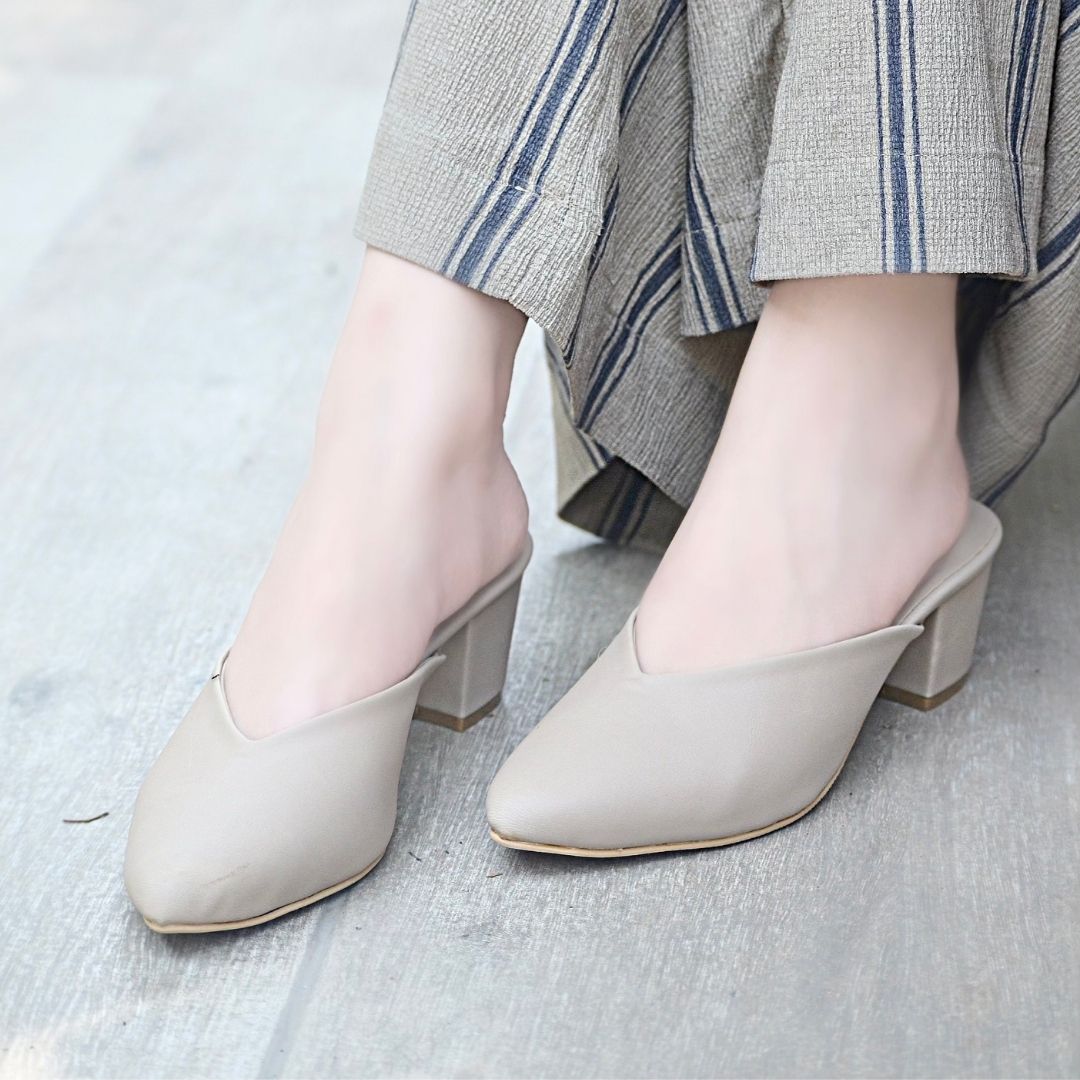 Pointy Toe Block Heels - Beige