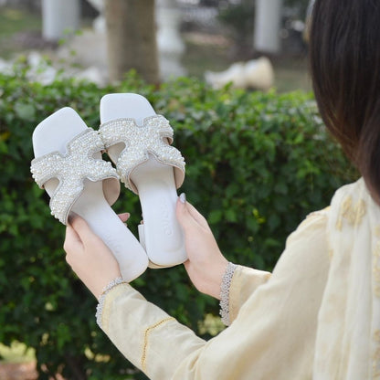 Lucia Slides - White