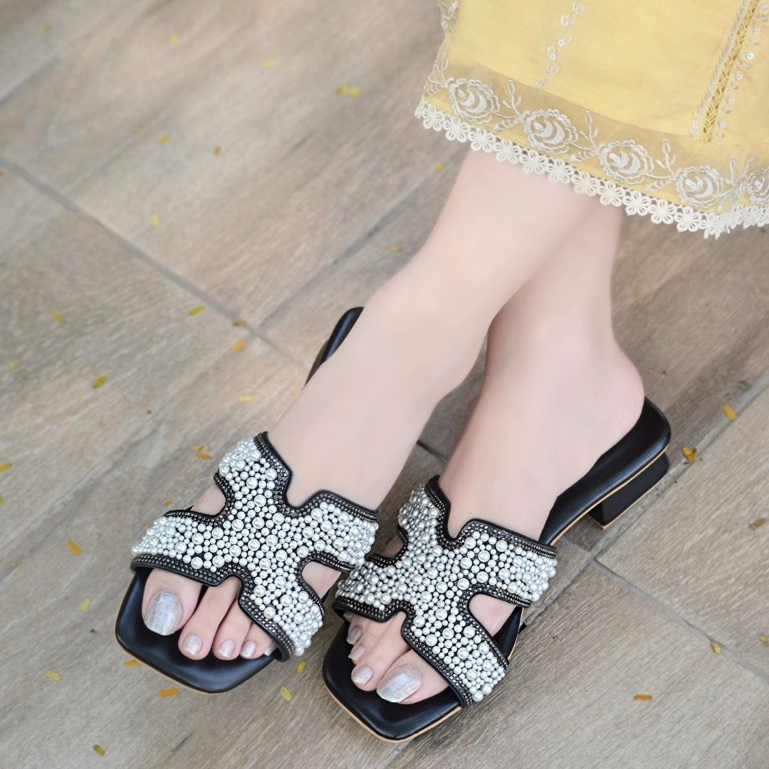 Lucia Slides - Black