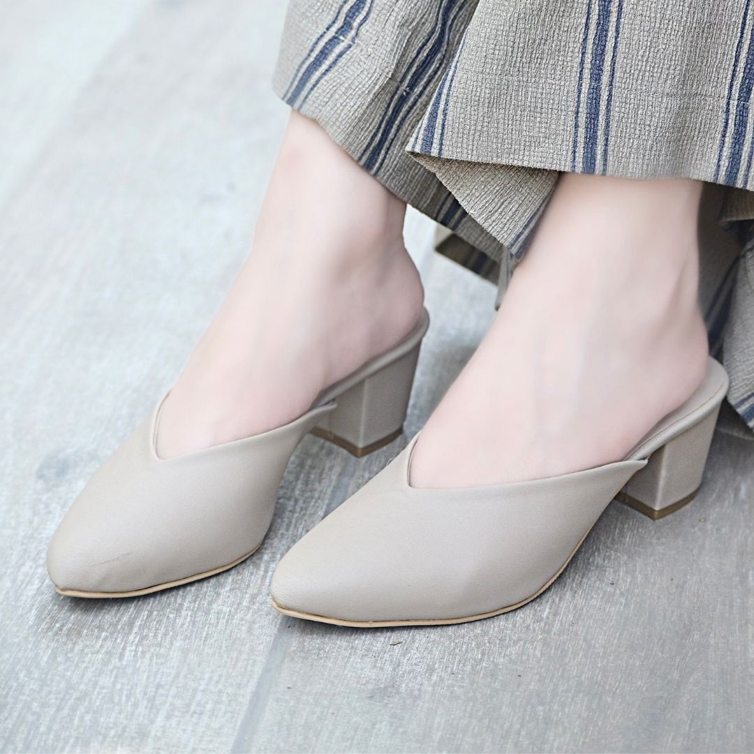 Pointy Toe Block Heels - Beige