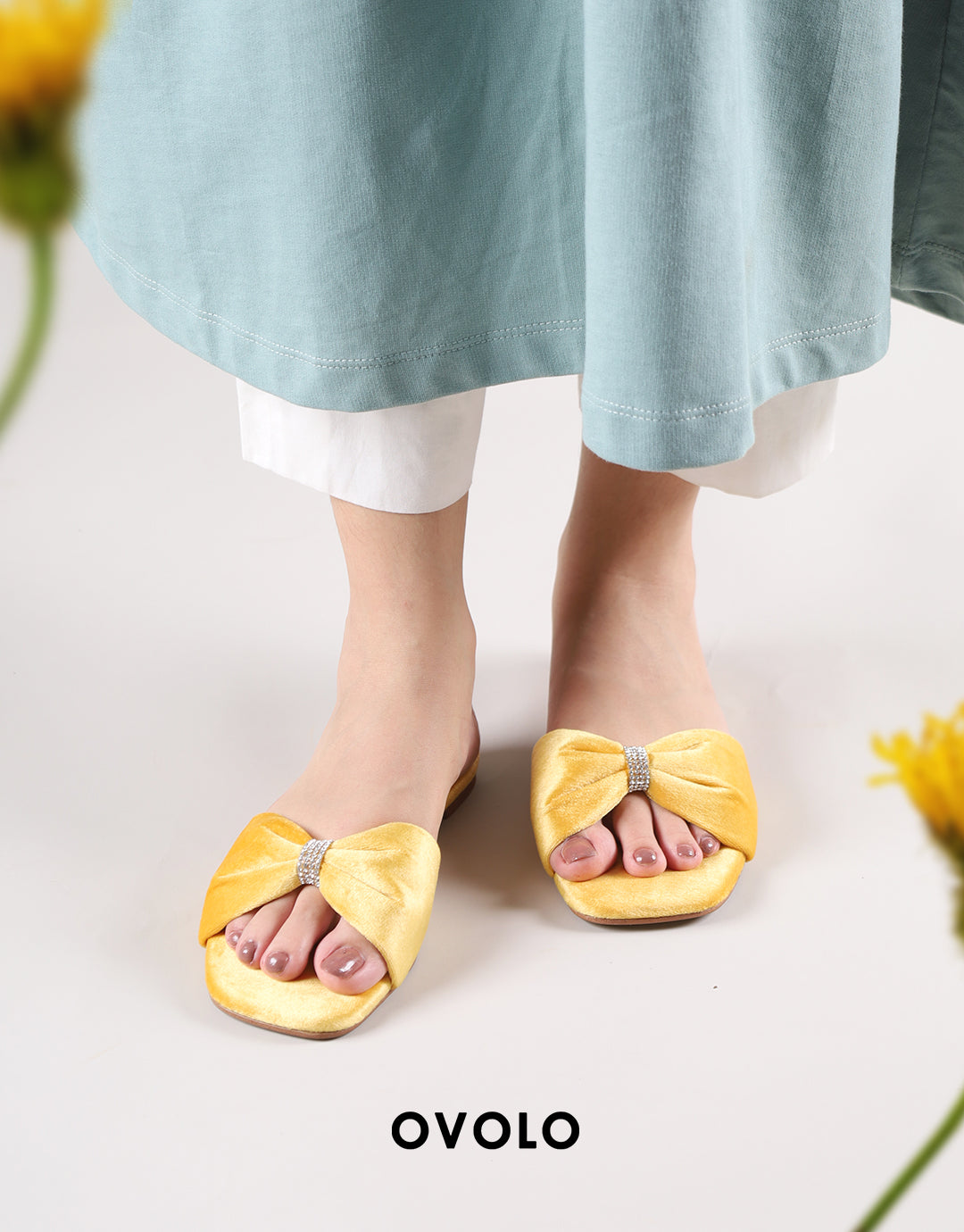 Bow Knot Slides - Yellow