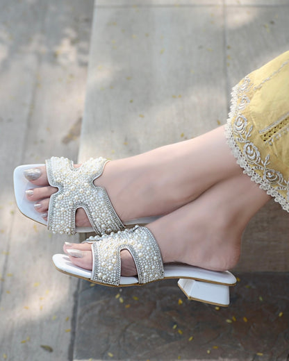 Lucia Slides - White