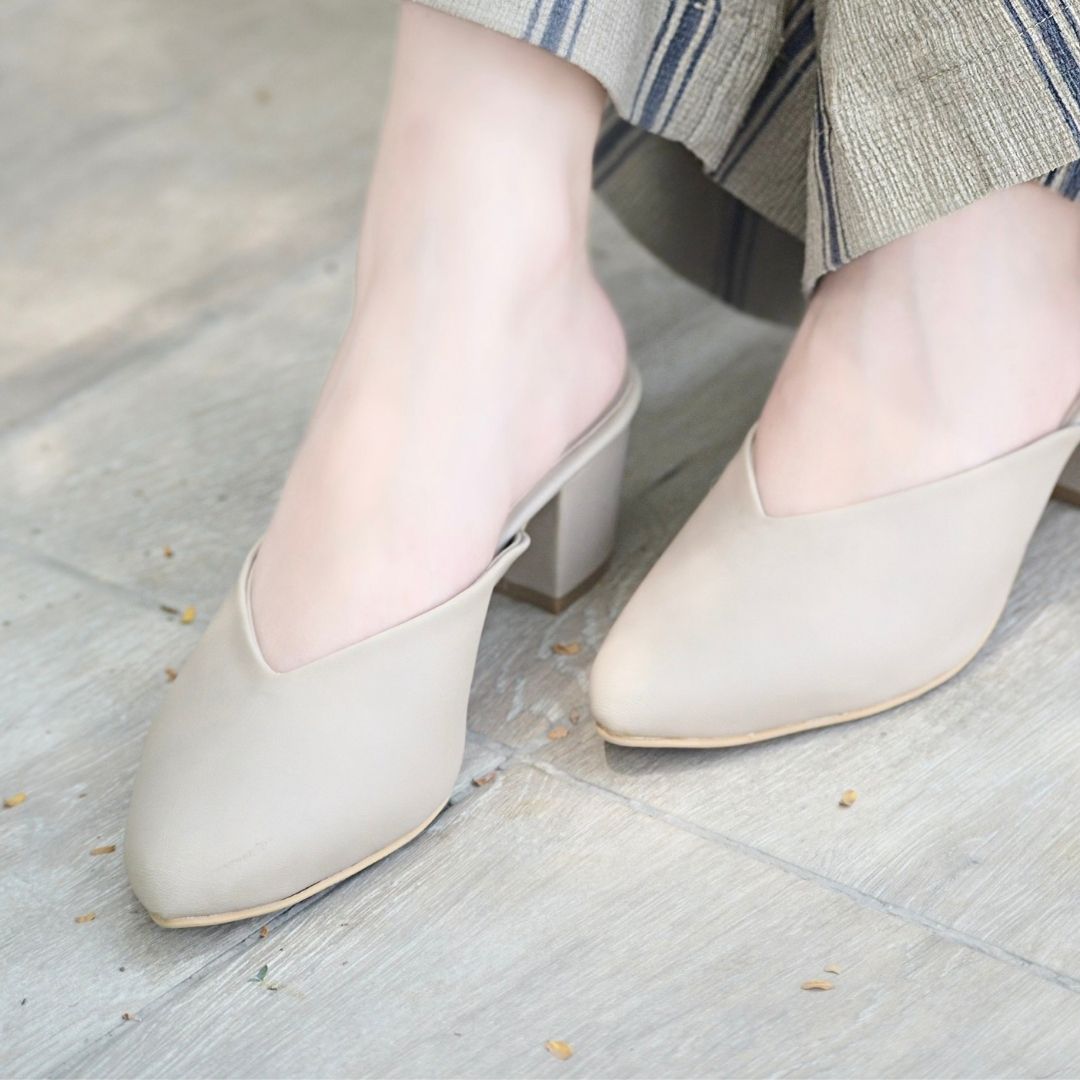 Pointy Toe Block Heels - Beige