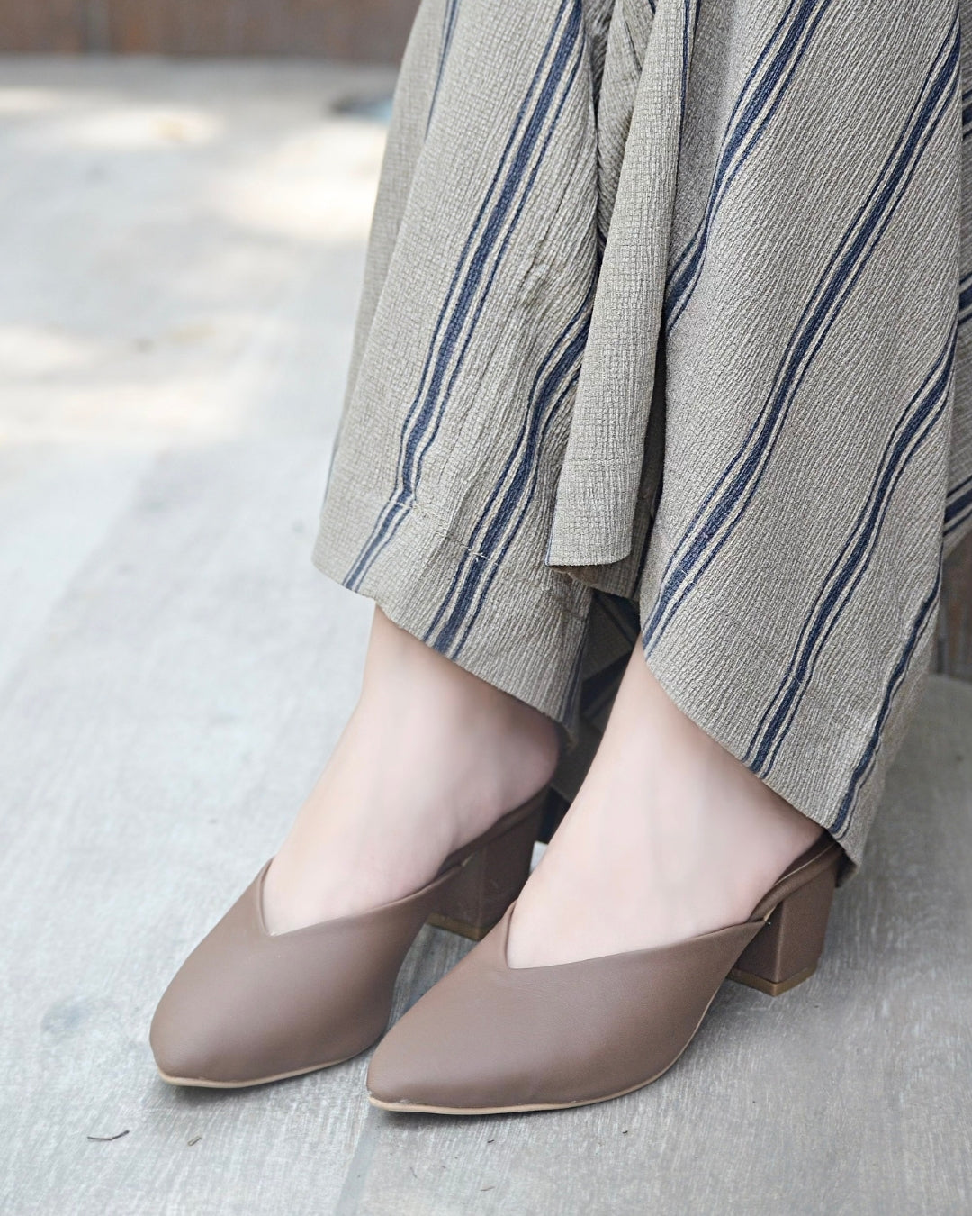 Pointy Toe Block Heels - Brown